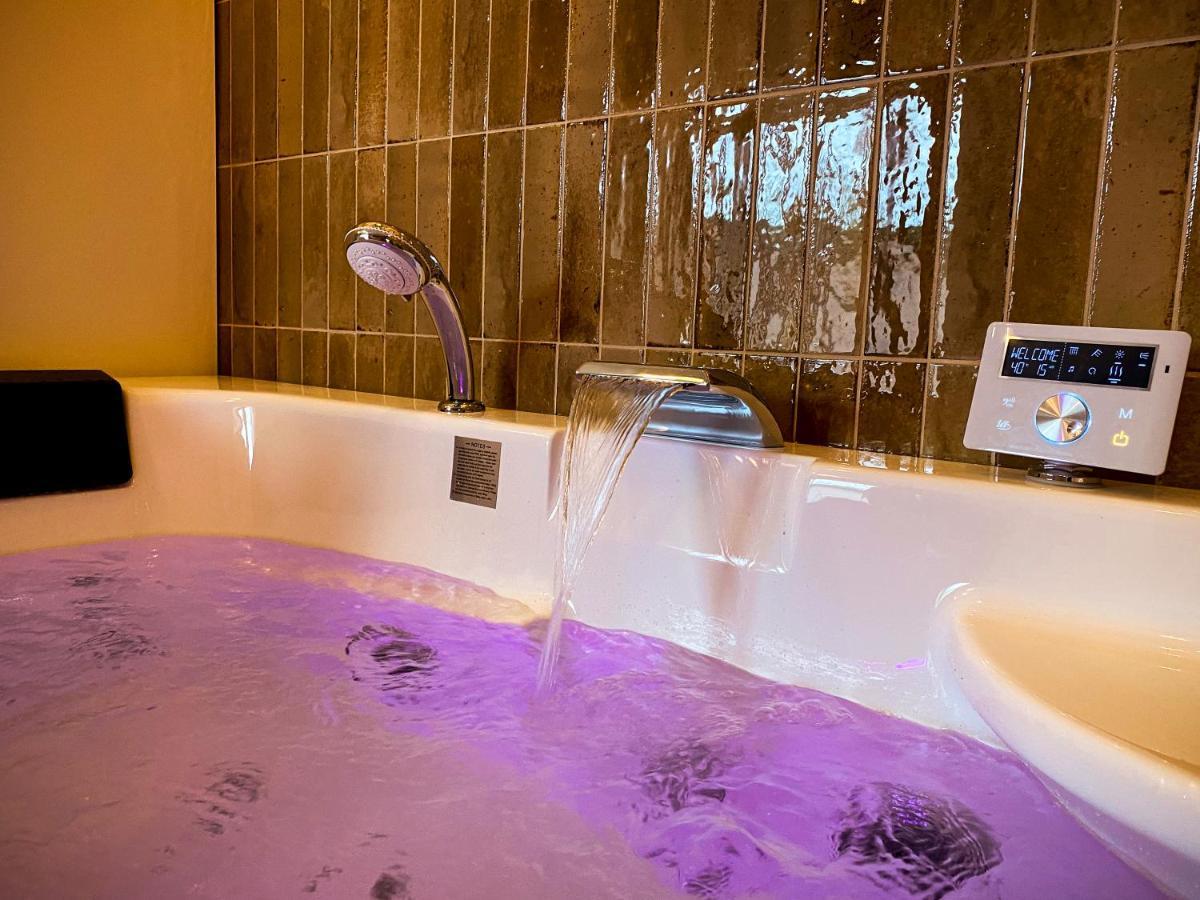 Love Room Suite Bali - Auray En Bretagne Brech Eksteriør billede