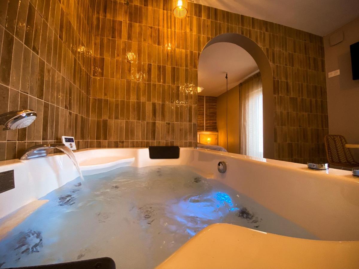 Love Room Suite Bali - Auray En Bretagne Brech Eksteriør billede